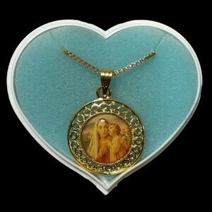 Vintage Madonna Mary and Child Gold Tone Pendant Necklace Catholic Religious